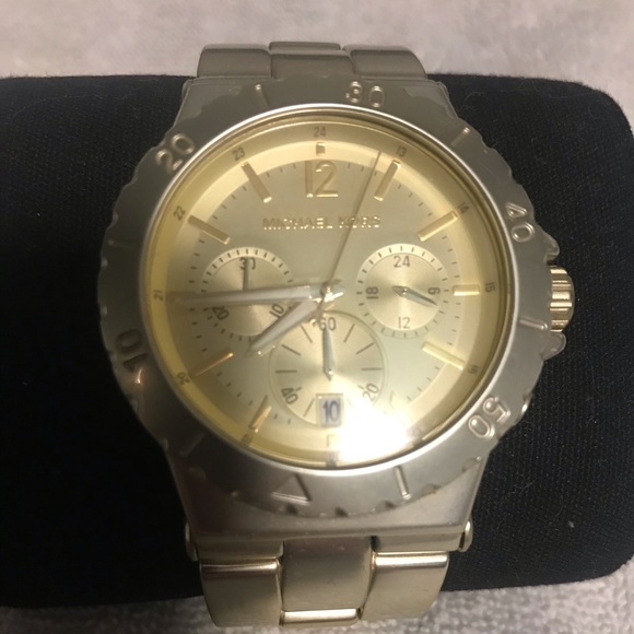 Women’s kors watch - Picture 2 of 4